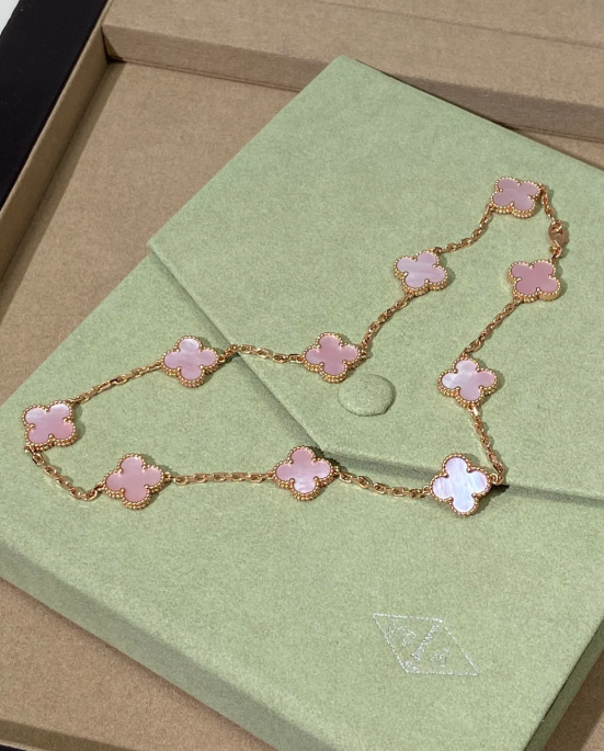 [⭐JeweliWhal]Pink Necklace with Ten Clover Designs