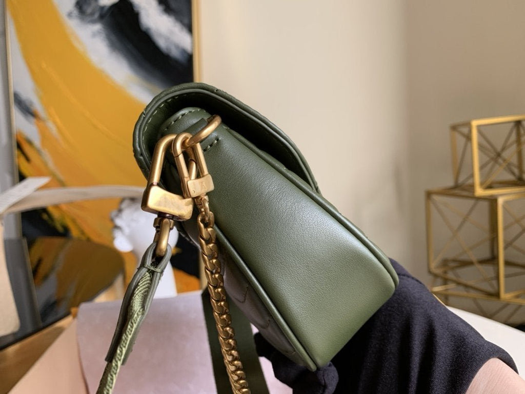 19 cm Crossbody-Tasche aus khakifarbenem Kalbsleder mit mehreren Fächern 