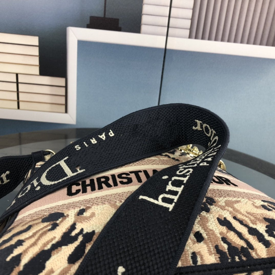 MITTELD D-LITE 24 BEIGE MILTI COLOR MIZZA STICKEREI