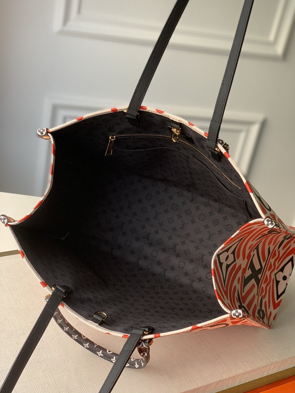 LV CRAFTY ONTHEGO GM CREAM AND RED MONOGRAM GIANT CANVAS