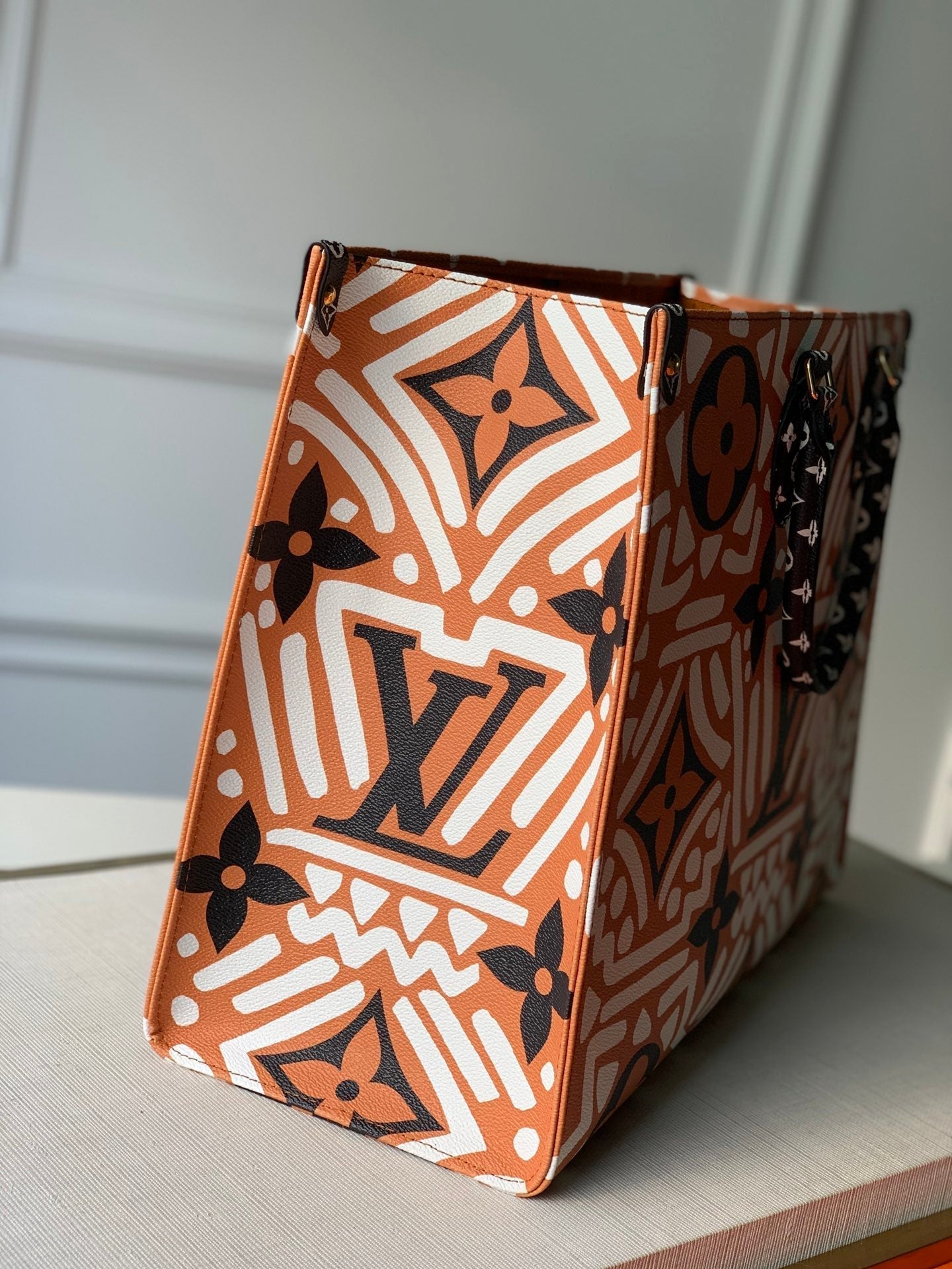 CRAFTY ONTHEGO GM 41 KARAMELL- UND SAHNE-MONOGRAMM RIESEN-LEINWAND 