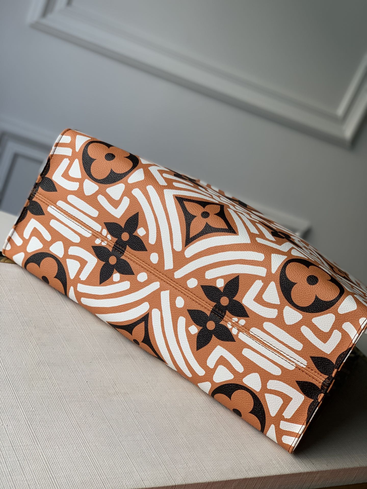 CRAFTY ONTHEGO GM 41 KARAMELL- UND SAHNE-MONOGRAMM RIESEN-LEINWAND 