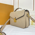 LV Pochette Métis 25 cm Beige