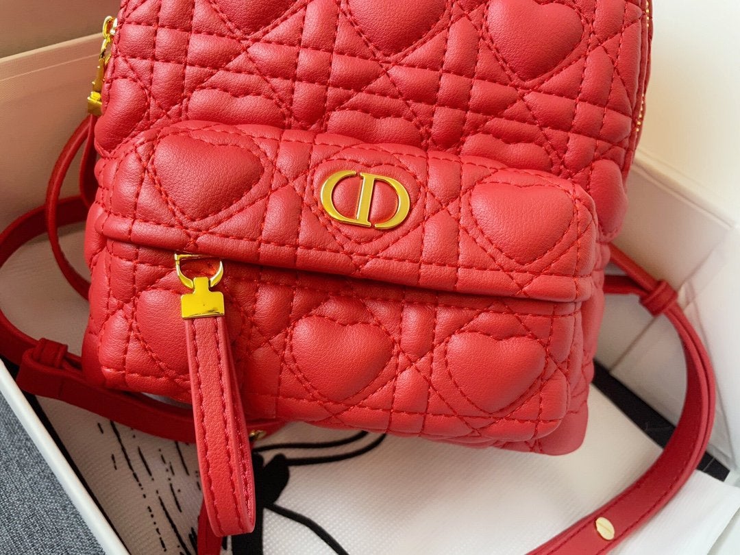 KLEINER RUCKSACK ROTES LAMMFELL AUS CANNAGE 