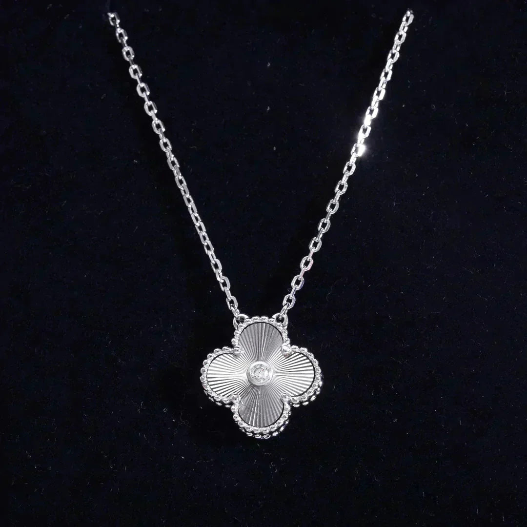 ¡®Jewelicorn¡¯CLOVER  15MM DIAMOND LASER NECKLACE SILVER