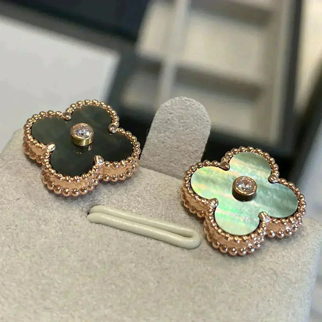 ®Jewelicorn®クローバー ミディアム 1モチーフ グレー モップ ダイヤモンド イヤリング