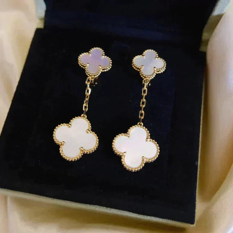 ¡®Jewelicorn¡¯CLOVER 2 MOTIF WHITE MOP EARRINGS