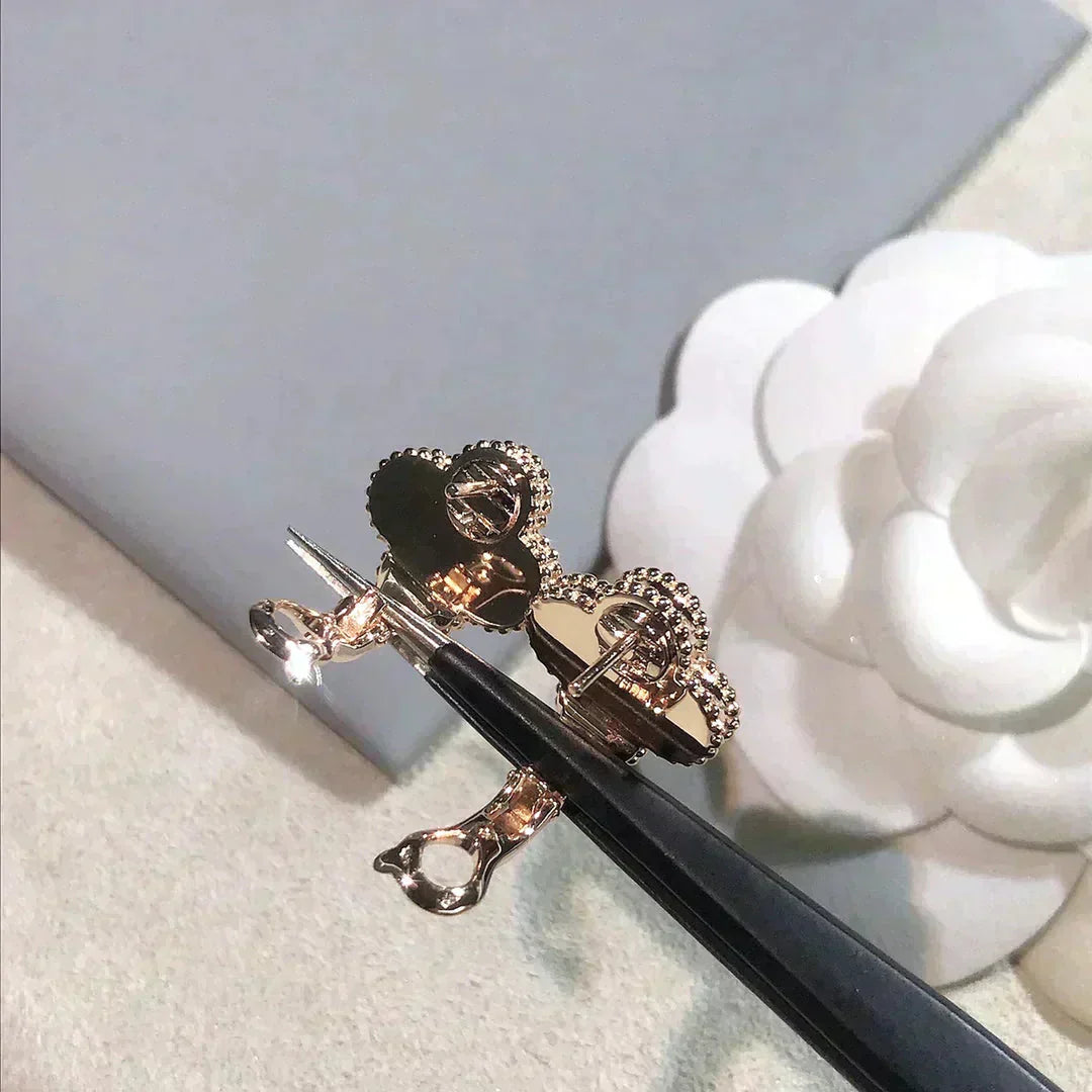 ®Jewelicorn®クローバー ミディアム 1モチーフ ピンク モップ ダイヤモンド イヤリング