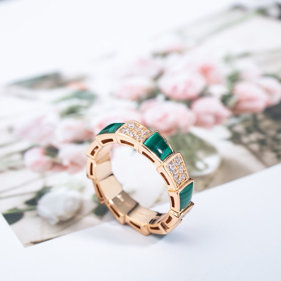 ¡®Jewelicorn¡¯SERPENTI RING PINK GOLD MALACHITE DIAMOND PAVED 4MM
