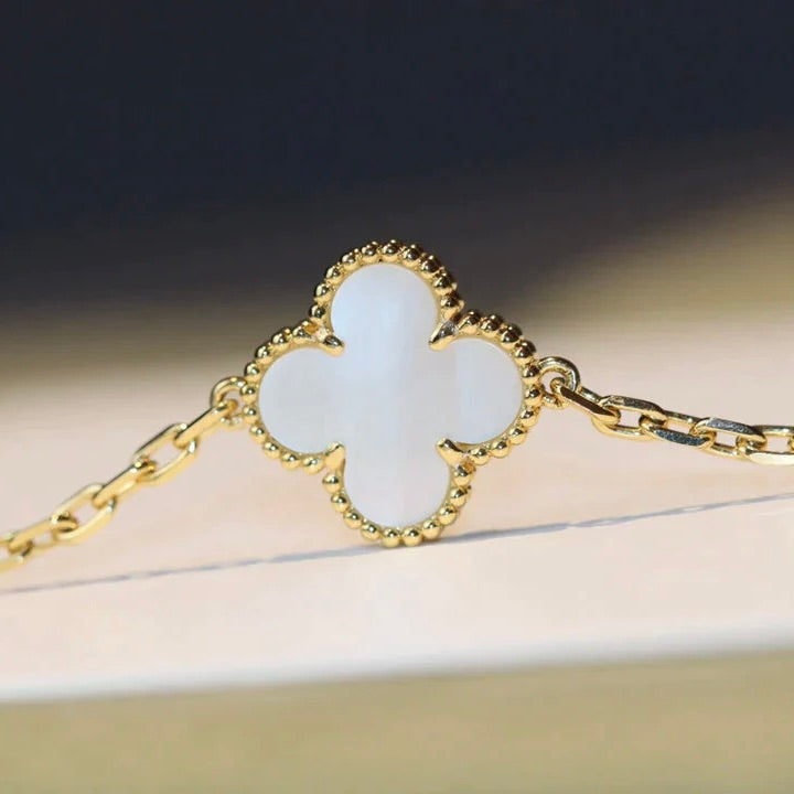 ¡®Jewelicorn¡¯CLOVER 20 MOTIFS WHITE MOP NECKLACE