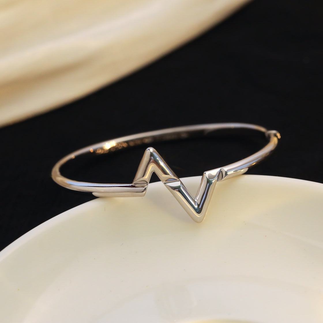 ¡®Jewelicorn¡¯VOLTE UPSITE DOWN BRACELET