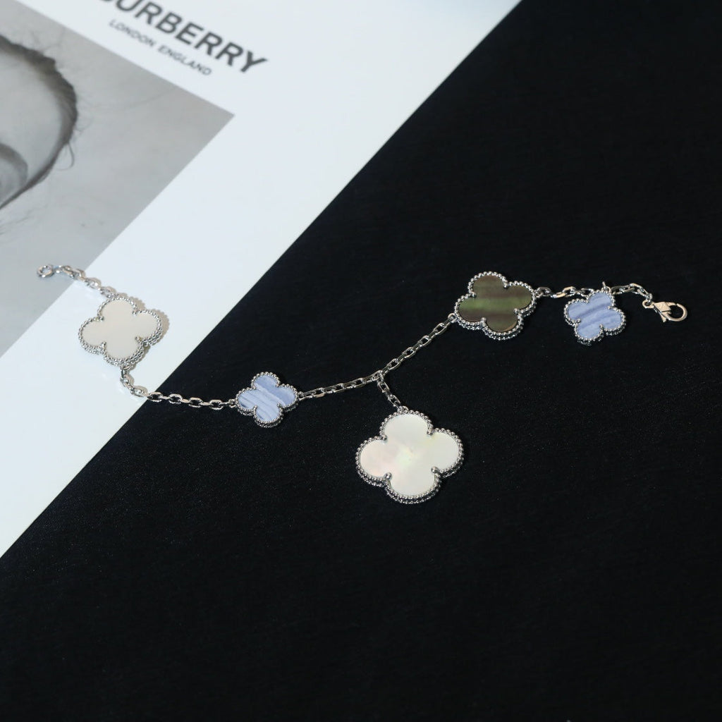 ¡®Jewelicorn¡¯CLOVER BRACELET 5 MOTIFS MOP CHALCEDONY SILVER