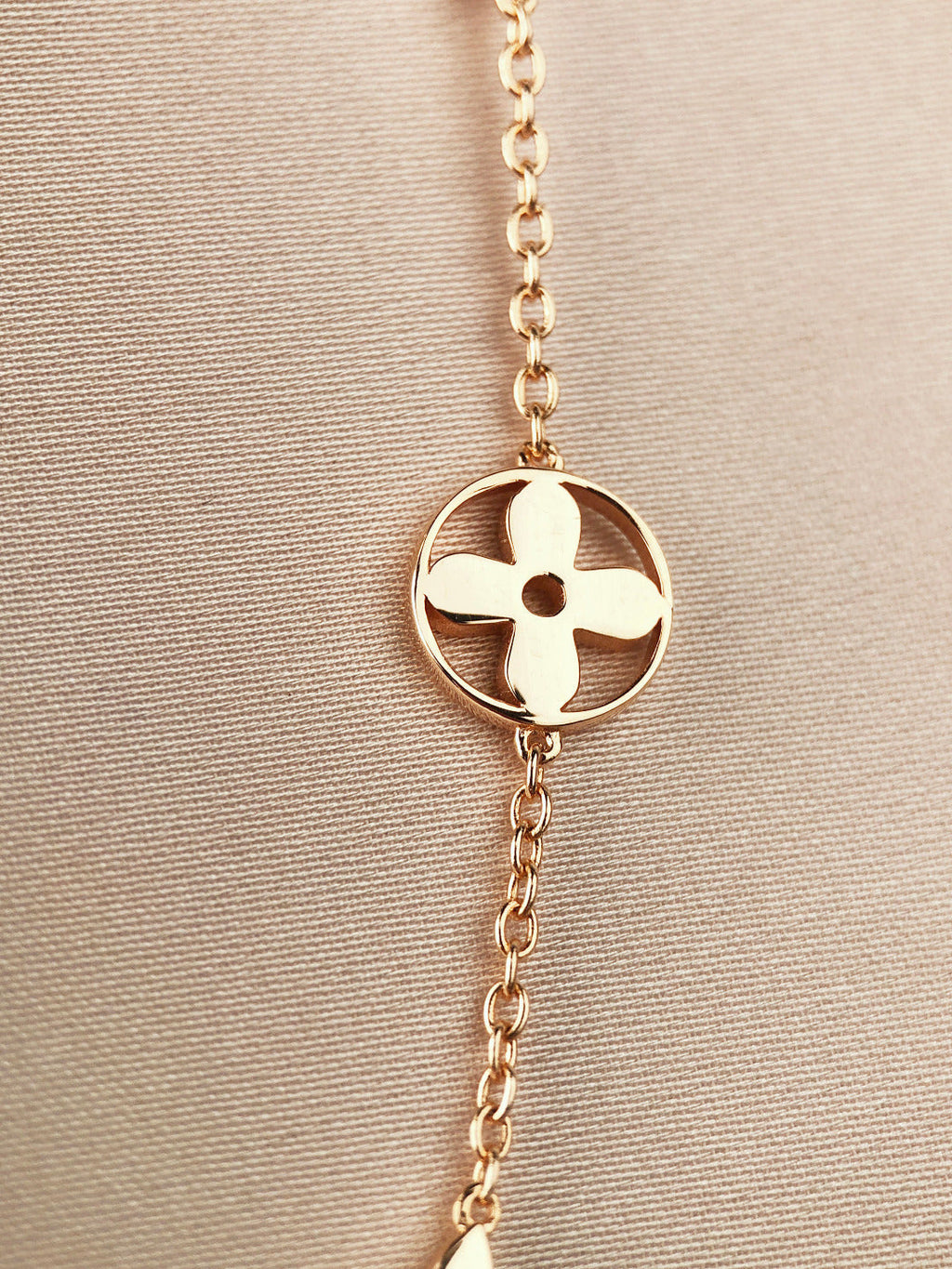 ¡®Jewelicorn¡¯星と太陽の7つのモチーフ ゴールドブレスレット