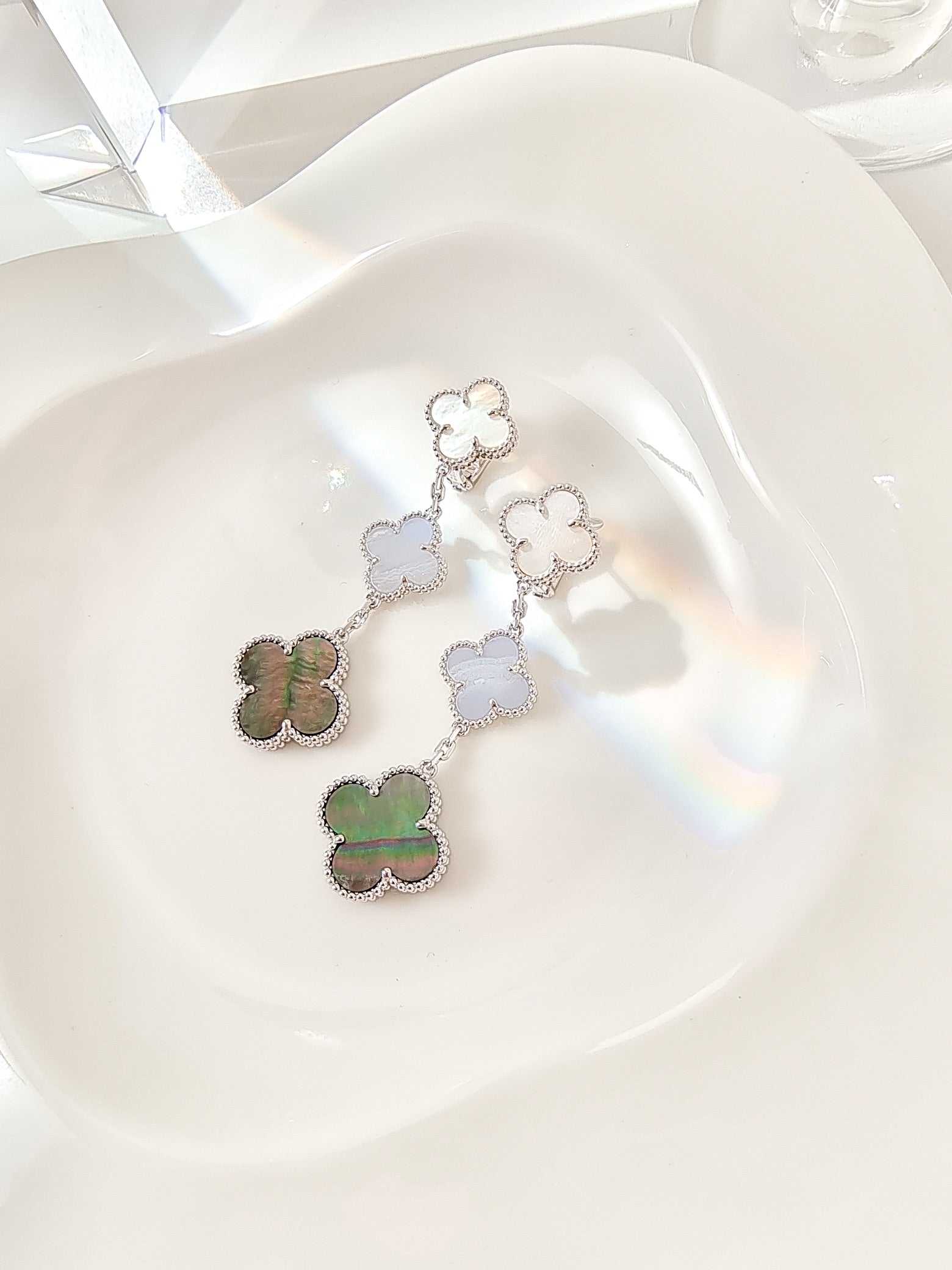 ¡®Jewelicorn¡¯CLOVER 3 MOTIFS CHALCEDONY DARK MOP SILVER EARRINGS