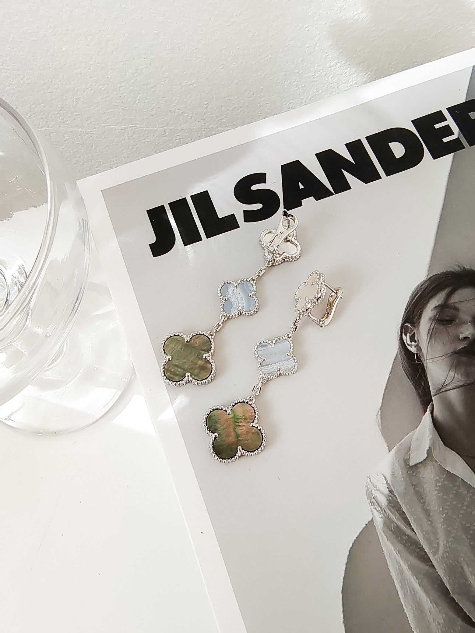 ®Jewelicorn®クローバー 3モチーフ カルセドニー ダークモップ シルバー イヤリング