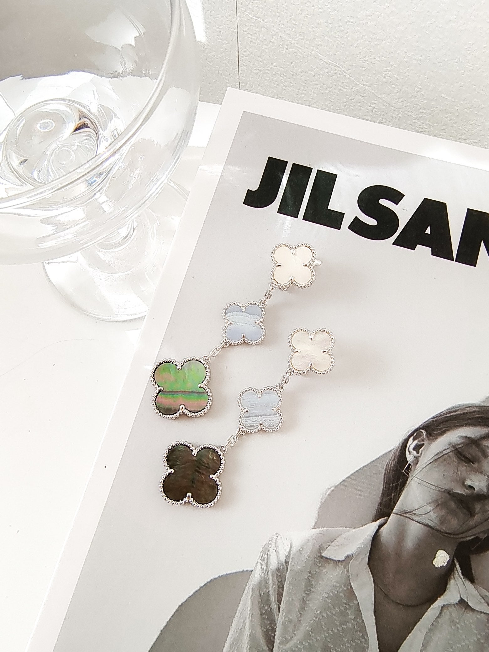 ®Jewelicorn®クローバー 3モチーフ カルセドニー ダークモップ シルバー イヤリング