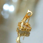 ®Jewelicorn®クローバー ミディアム 1モチーフ ホワイト モップ スタッドピアス