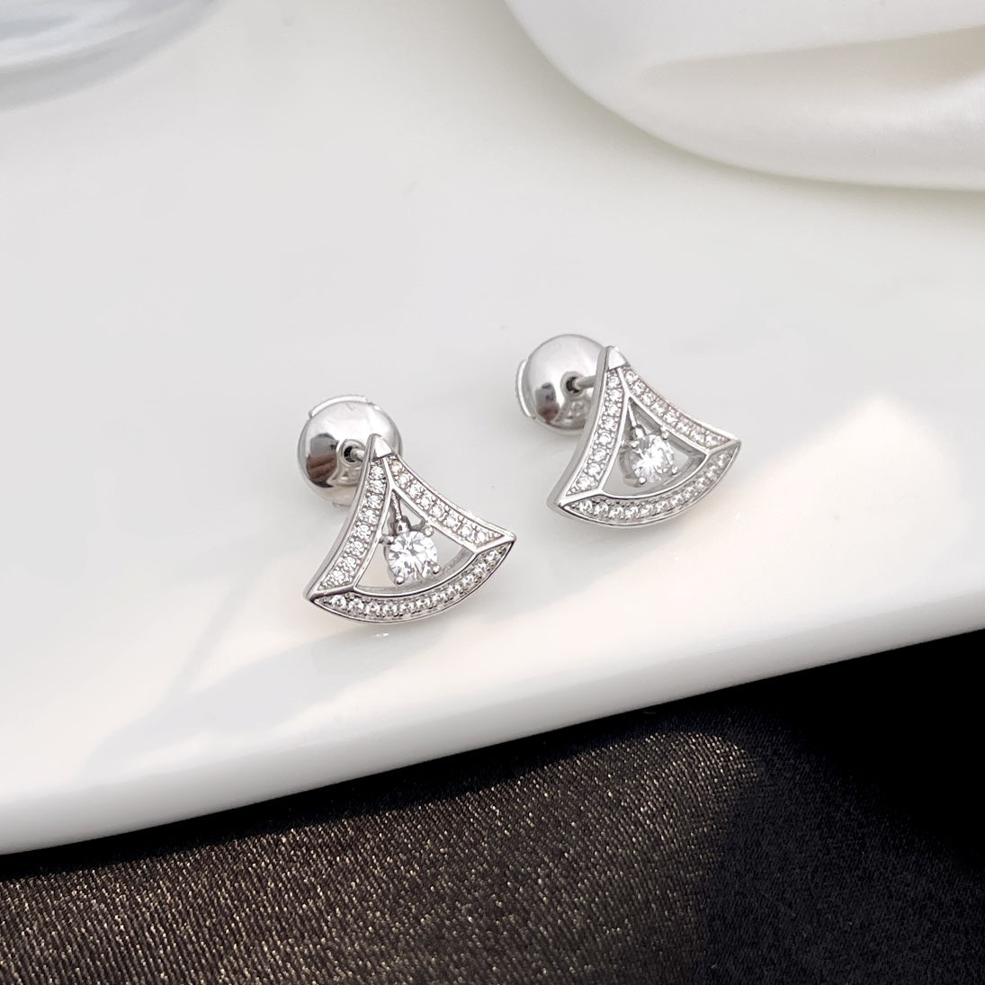 ¡®Jewelicorn¡¯DREAM MINI DIAMOND STUD EARRINGS