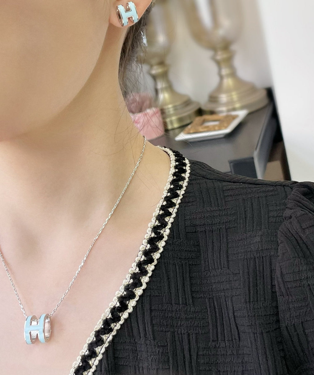 ®Jewelicorn® POP H スカイブルー スタッドピアス