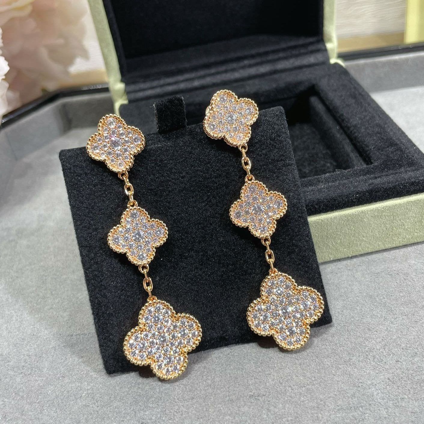 ¡®Jewelicorn¡¯CLOVER 3 MOTIFS DIAMOND PAVED ROSE GOLD EARRINGS