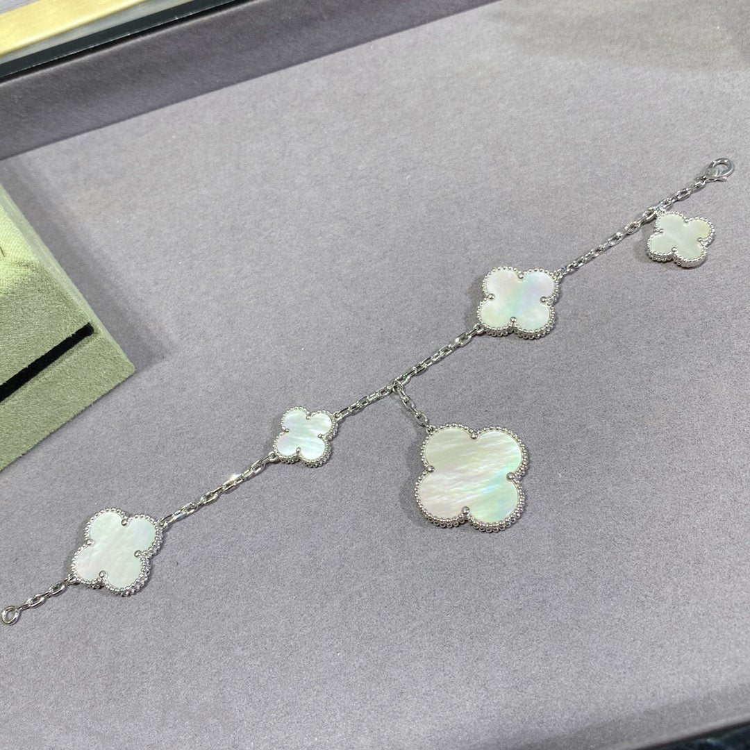 ®Jewelicorn®クローバー 5モチーフ ホワイト モップ シルバー ブレスレット