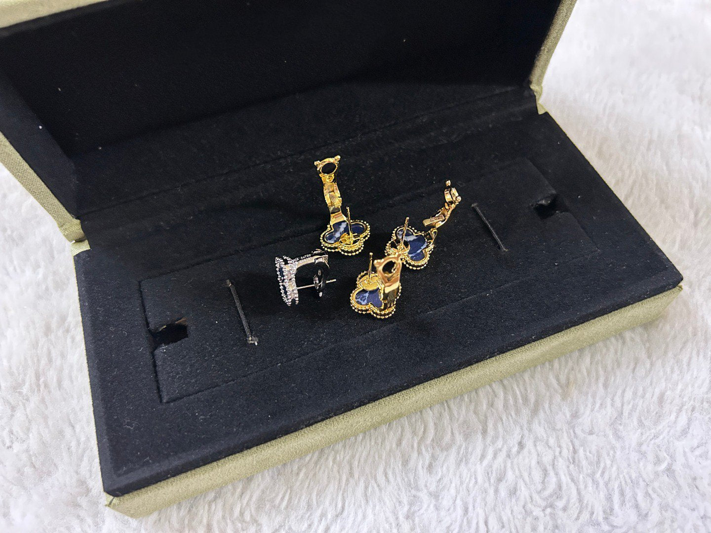 ®ジュエリコーン®クローバーピーターサイトミディアムスタッドイヤリング