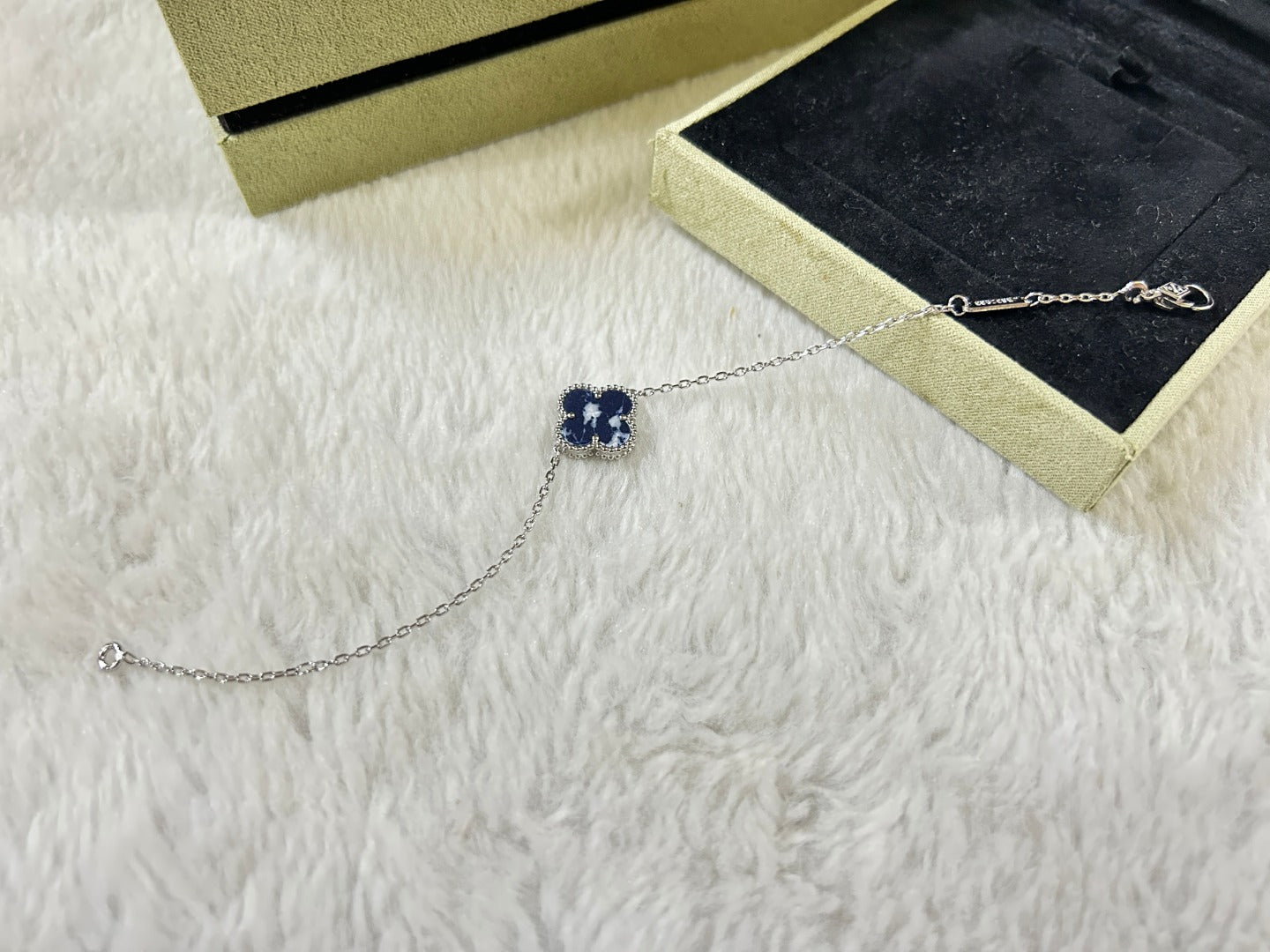 ®ジュエリコーン®クローバー 1モチーフ ピーターサイトブレスレット