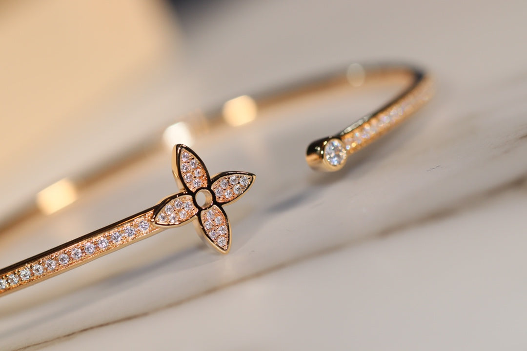 ®Jewelicorn® イディル ゴールド オープンブレスレット ダイヤモンドパヴェ