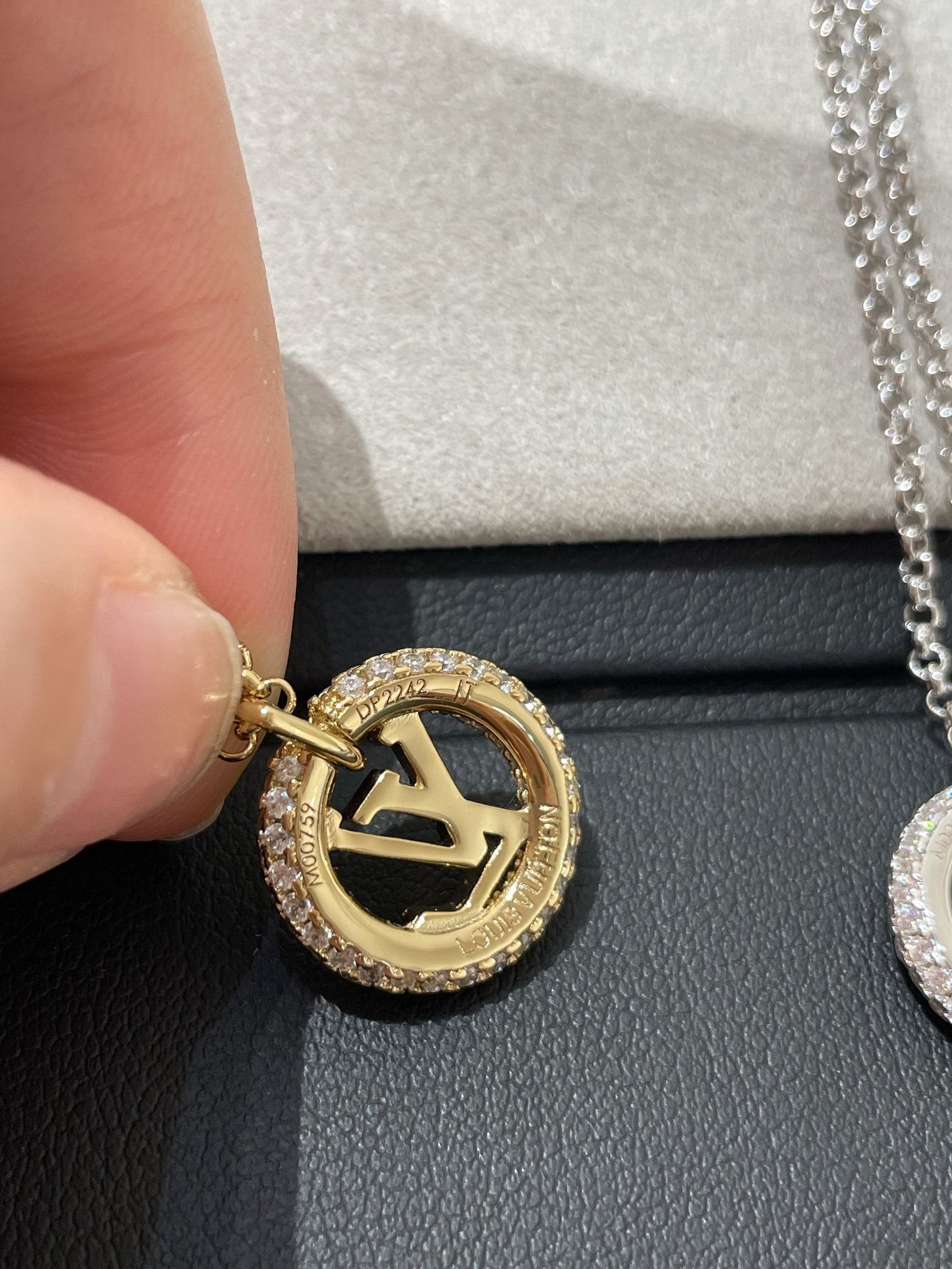 ®Jewelicorn® ナイトダイヤモンドパヴェネックレス