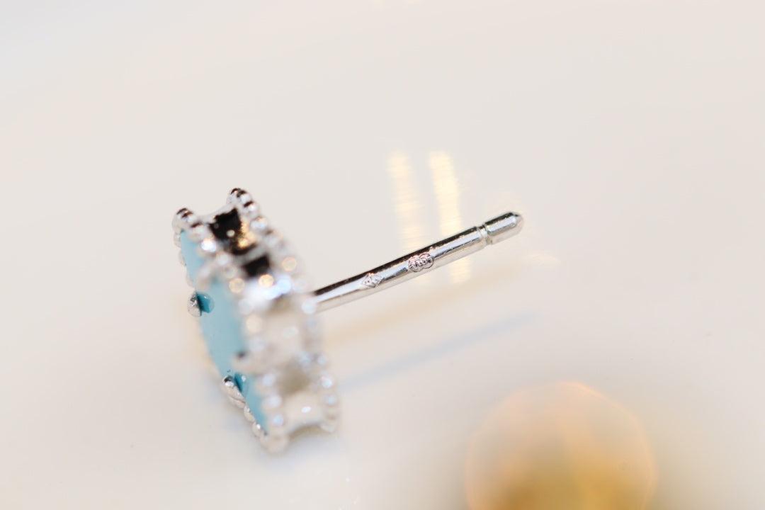 ®Jewelicorn®クローバーミニターコイズシルバースタッドピアス