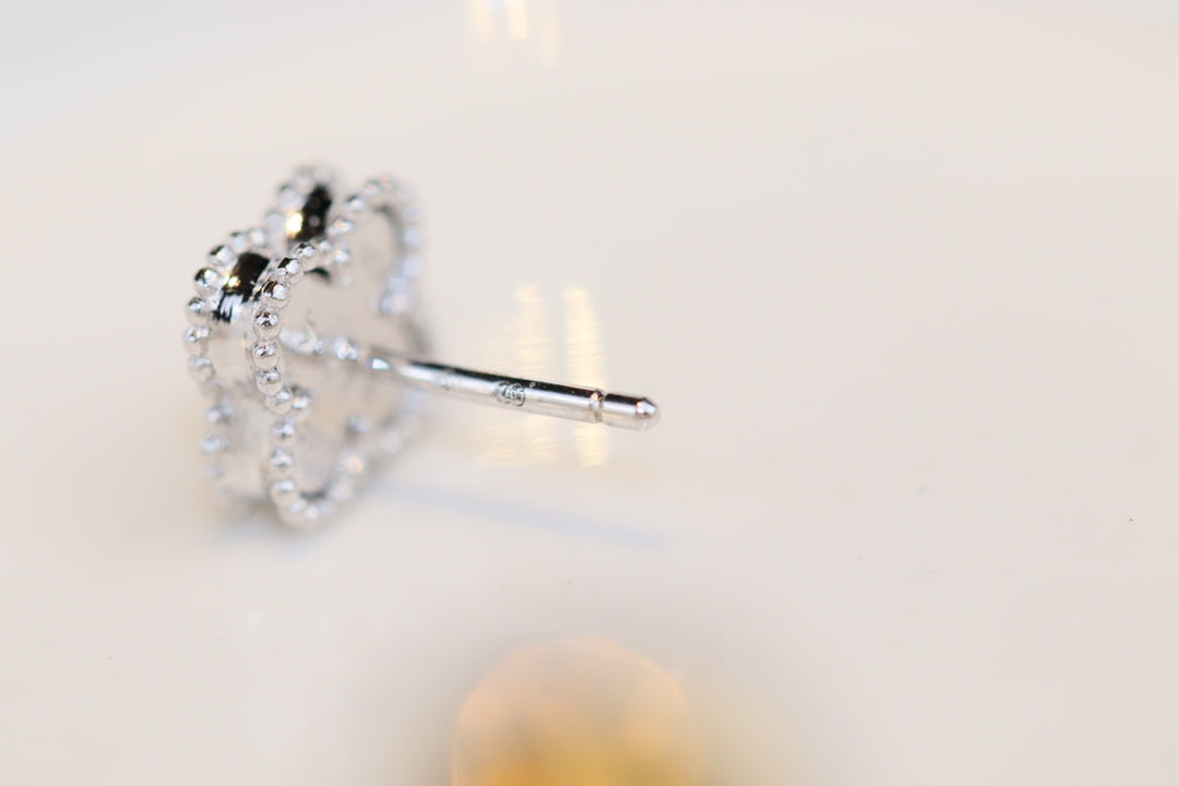 ®Jewelicorn®クローバーミニターコイズシルバースタッドピアス