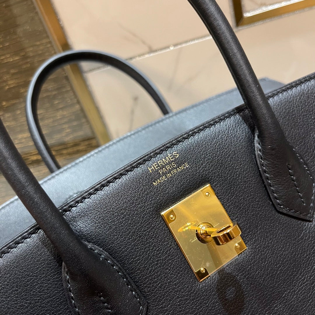 HM Birkin 30 cm, schwarzes Swift-Leder, goldene Beschläge