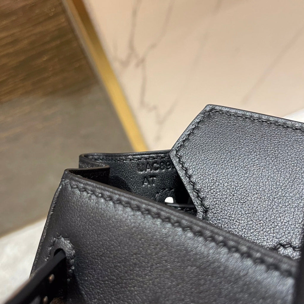 HM Birkin 30 cm, schwarzes Swift-Leder, goldene Beschläge