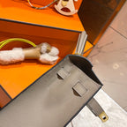 HM KELLY 25CM GRAUES EPSOM-LEDER GOLDENE BESCHLÄGE