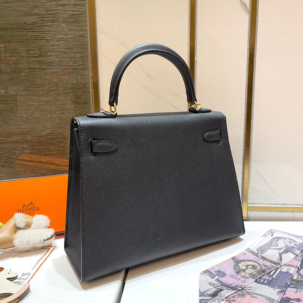 HM KELLY 25CM SCHWARZES EPSOM-LEDER GOLDENE BESCHLÄGE