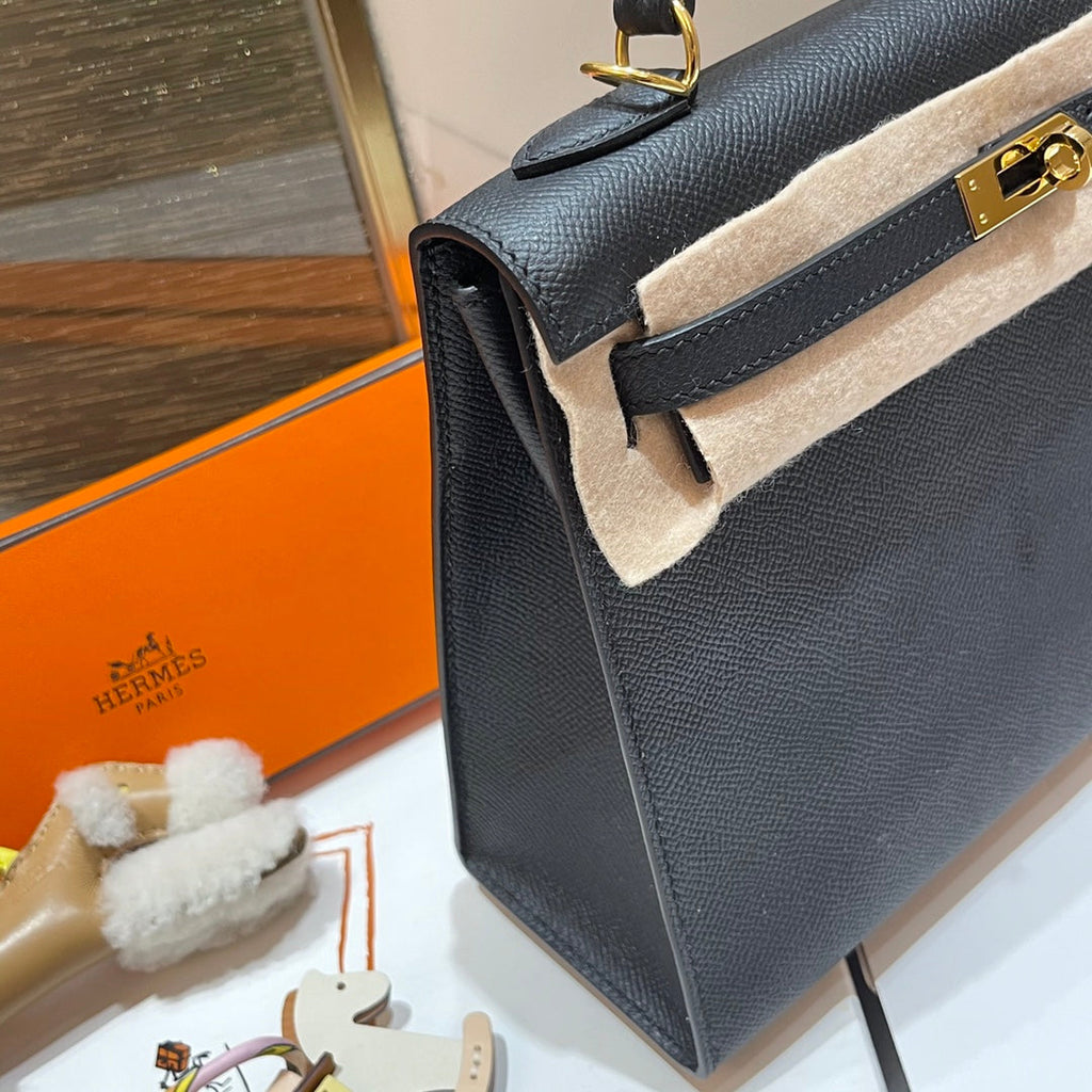 HM KELLY 25CM SCHWARZES EPSOM-LEDER GOLDENE BESCHLÄGE