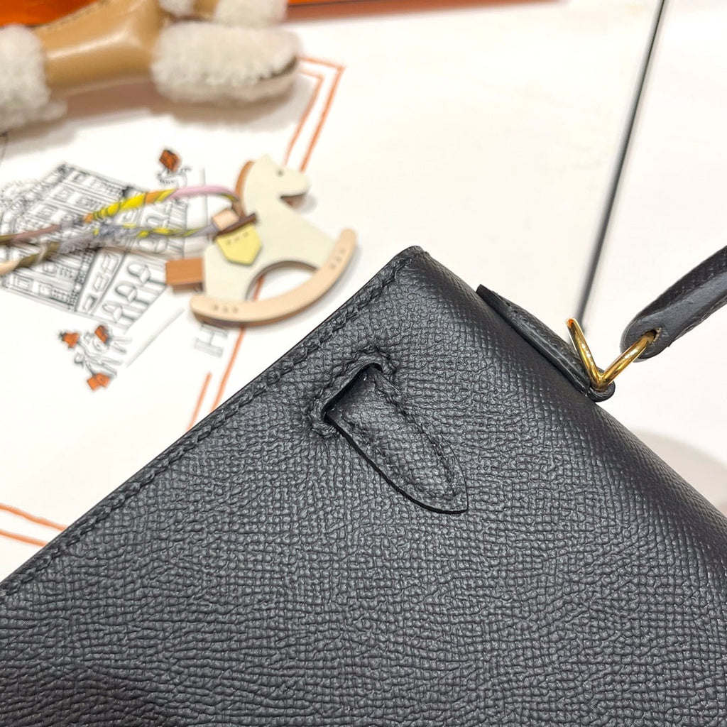 HM KELLY 25CM SCHWARZES EPSOM-LEDER GOLDENE BESCHLÄGE