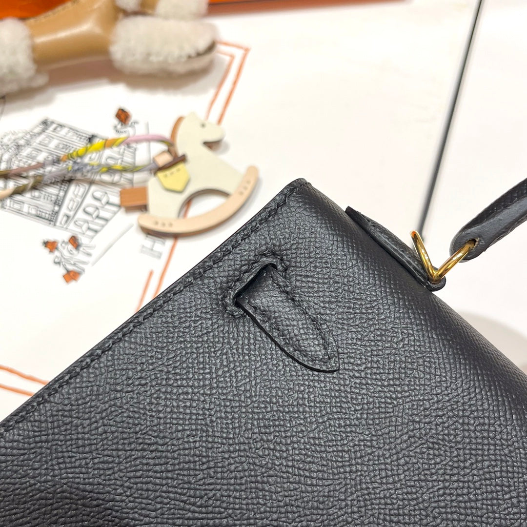 HM KELLY 25CM SCHWARZES EPSOM-LEDER GOLDENE BESCHLÄGE