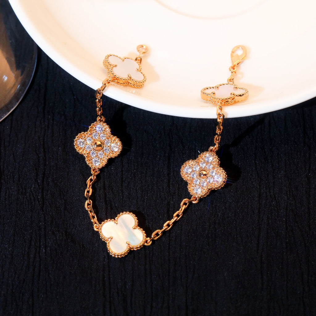 ®ジュエリコーン®クローバーブレスレット 5モチーフ ホワイトモップダイヤモンド