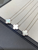 ¡®Jewelicorn¡¯CLOVER MEDIUM SILVER WHITE MOP NECKLACE