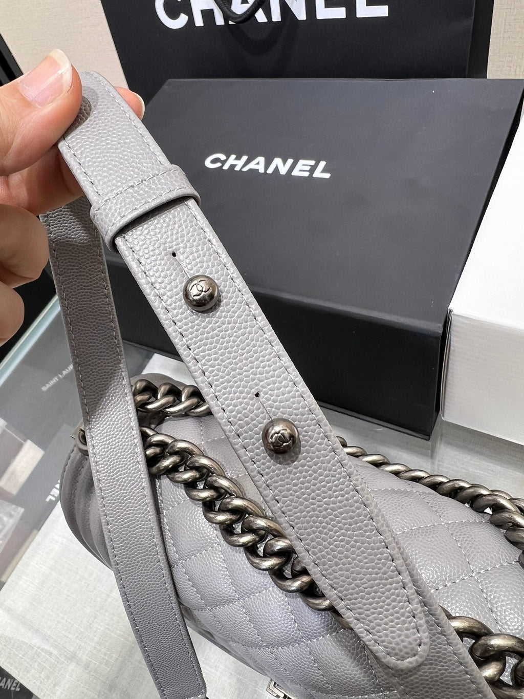 BOY BAG MEDIUM 25 GRAU CAVIAR RUTHENIUM HARDWARE