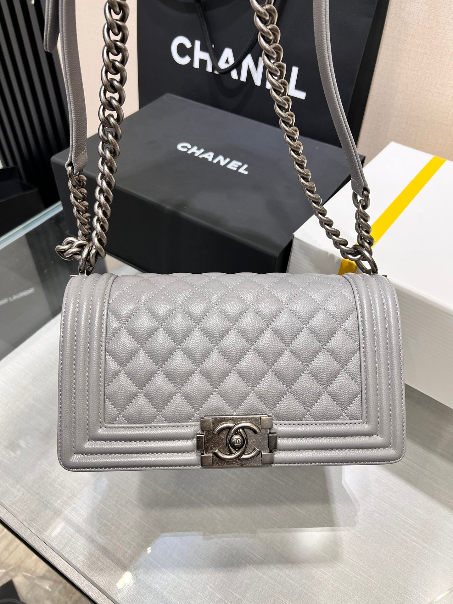 BOY BAG MEDIUM 25 GRAU CAVIAR RUTHENIUM HARDWARE