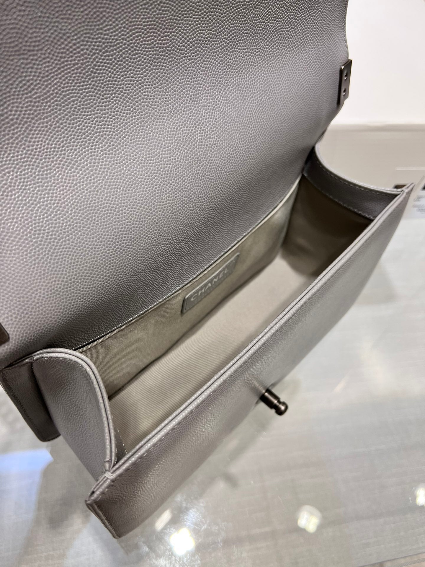 BOY BAG MEDIUM 25 GRAU CAVIAR RUTHENIUM HARDWARE