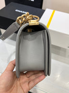 BOY BAG MEDIUM 25 GRAU CAVIAR GOLDENE HARDWARE