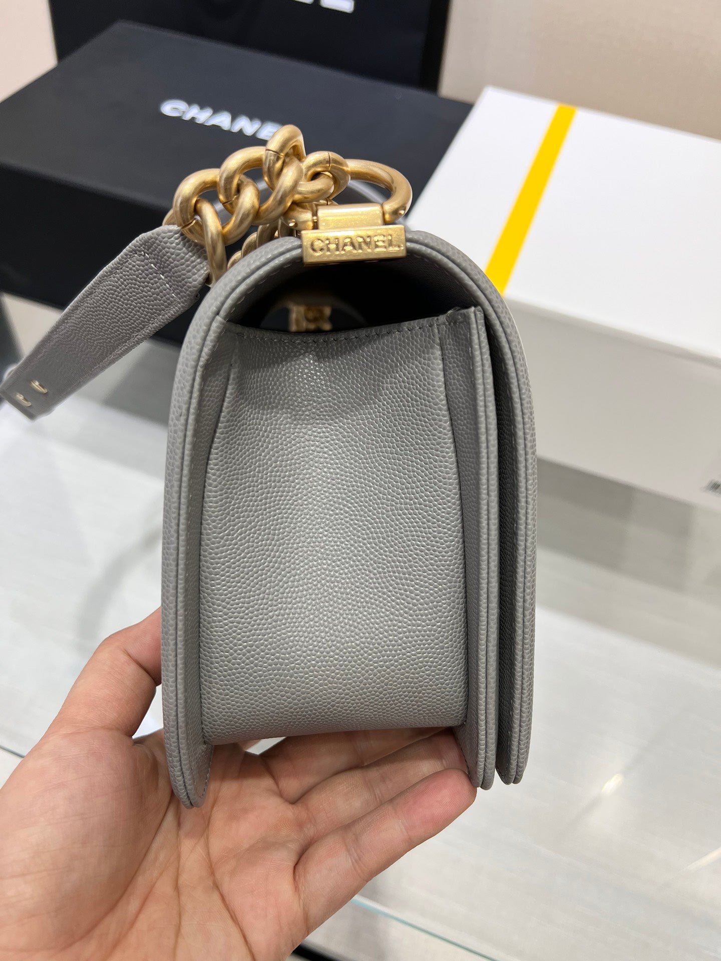 BOY BAG MEDIUM 25 GRAU CAVIAR GOLDENE HARDWARE