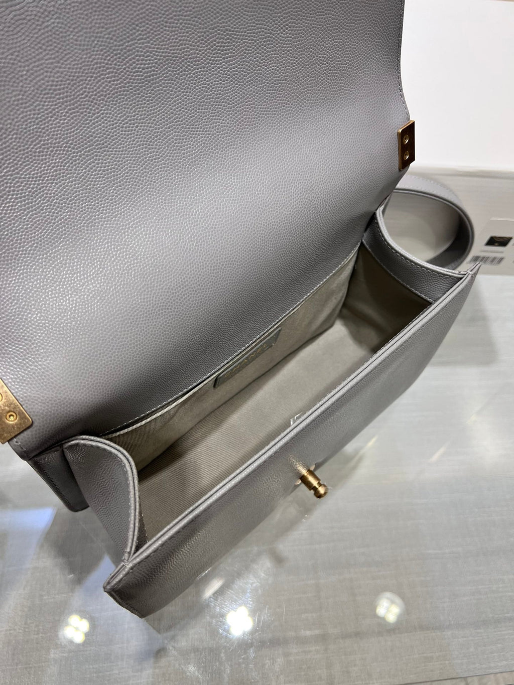 BOY BAG MEDIUM 25 GRAU CAVIAR GOLDENE HARDWARE