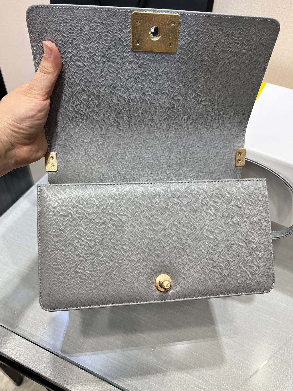 BOY BAG MEDIUM 25 GRAU CAVIAR GOLDENE HARDWARE