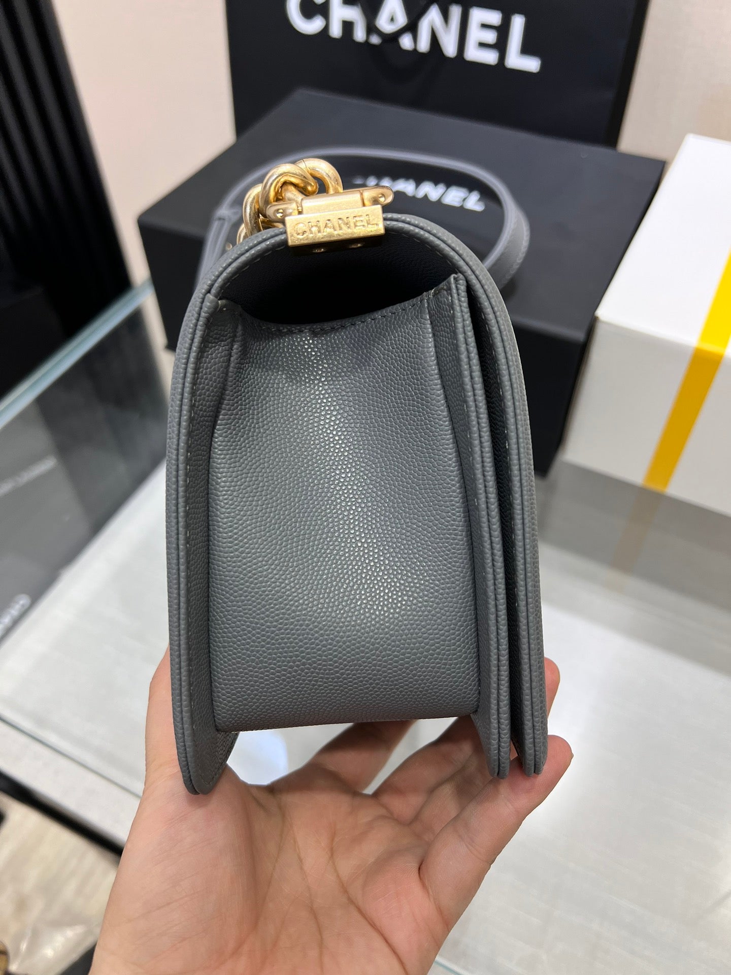 BOY BAG MEDIUM 25 DUNKELGRAU CAVIAR GOLDENE HARDWARE