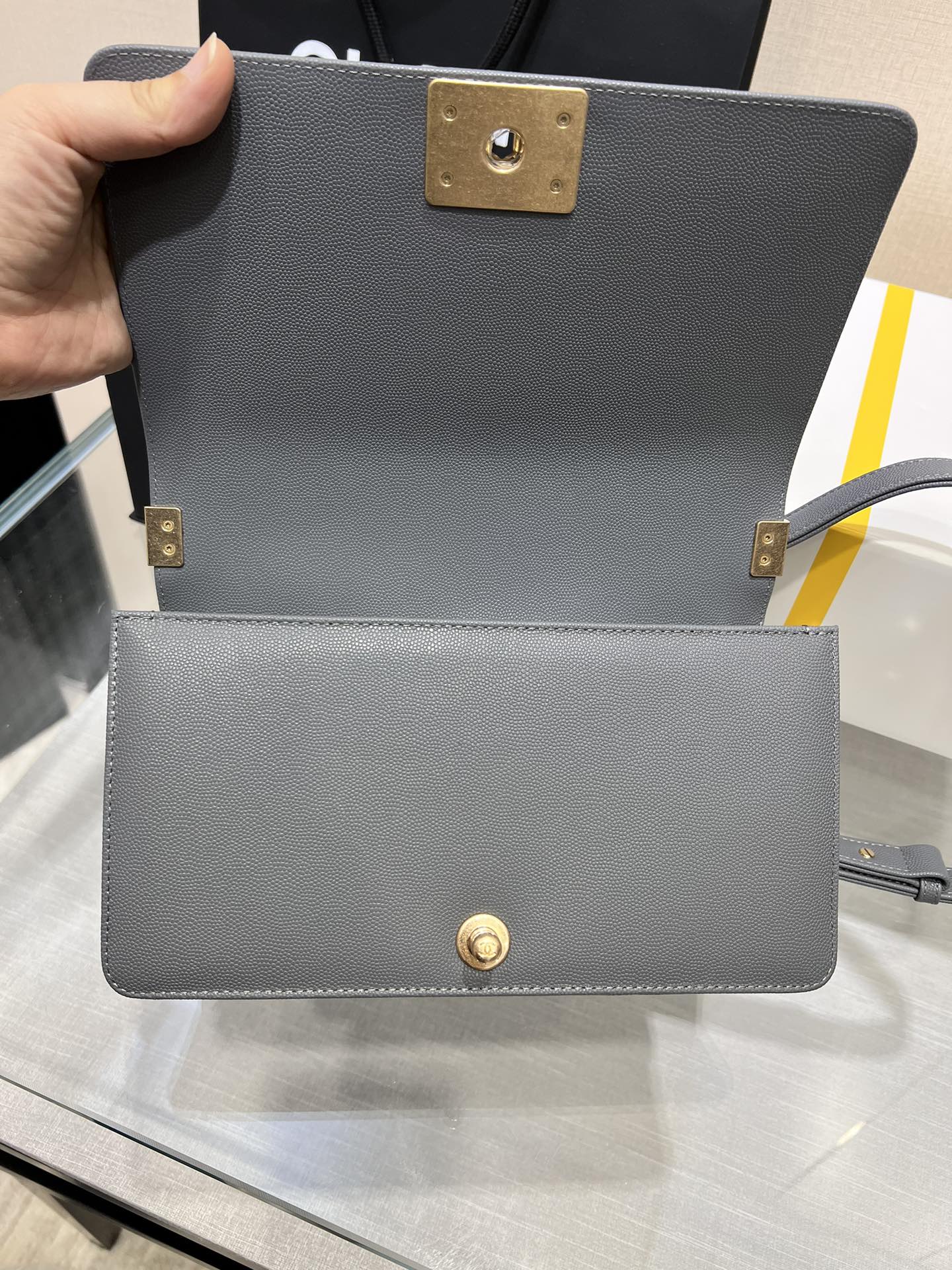 BOY BAG MEDIUM 25 DUNKELGRAU CAVIAR GOLDENE HARDWARE