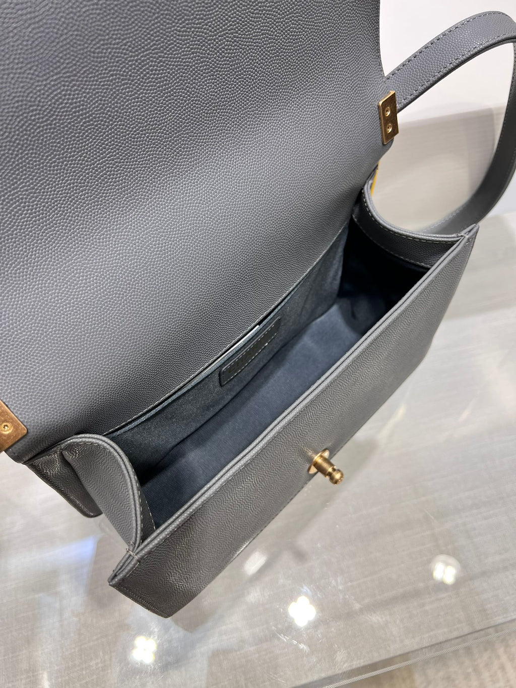 BOY BAG MEDIUM 25 DUNKELGRAU CAVIAR GOLDENE HARDWARE